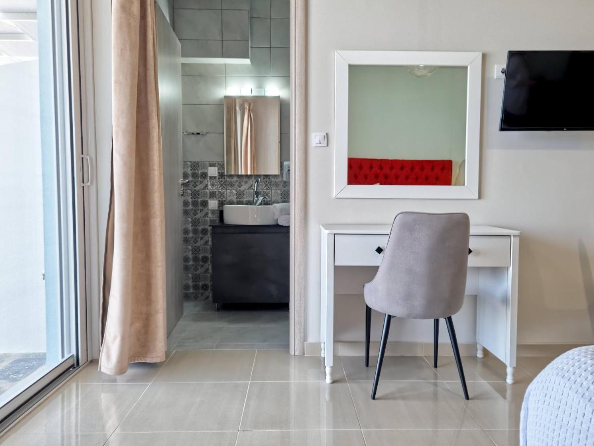 Epipleon Luxury Suites -102- Δωμάτιο 45Τμ Με Βεράντα 35Τμ Μπροστά Στη Θάλασσα Nafpaktos Esterno foto