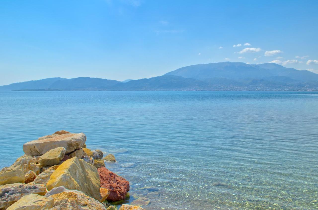 Epipleon Luxury Suites -102- Δωμάτιο 45Τμ Με Βεράντα 35Τμ Μπροστά Στη Θάλασσα Nafpaktos Esterno foto